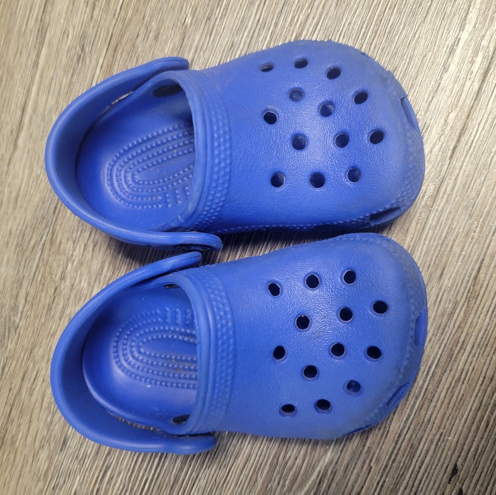 CROCS kids Blue Clogs Baby Size 2/3
